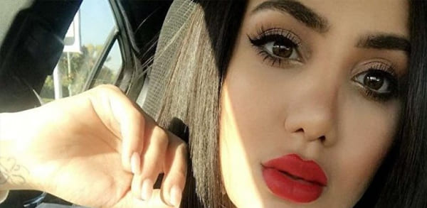 Woman reading a first dating app message